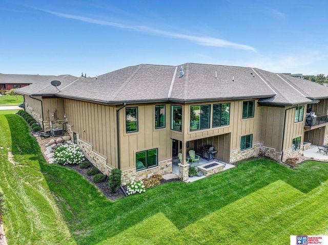 8930 Birdie Run, Lincoln, NE 68520