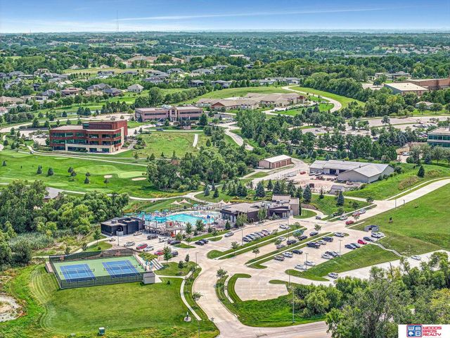 8930 Birdie Run, Lincoln, NE 68520