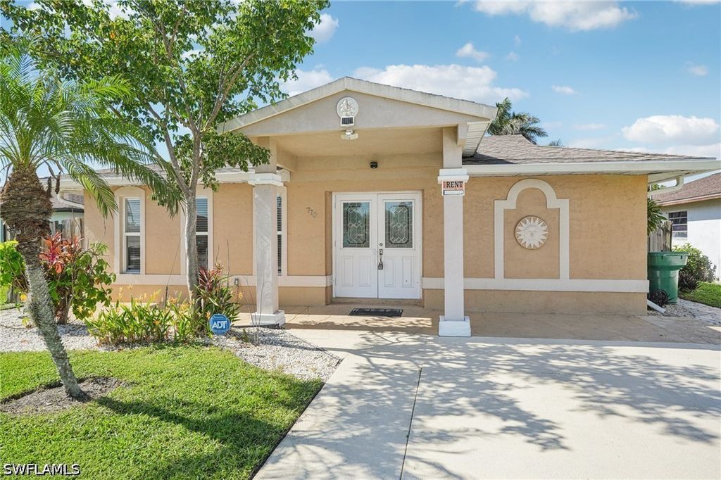 770 93rd AVE N, Naples, FL 34108