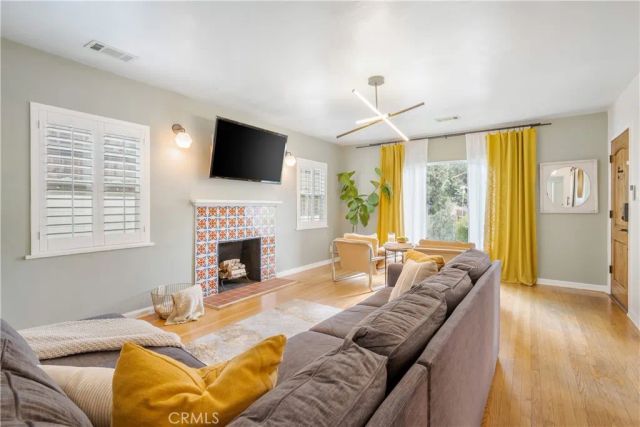 3209 Bennett Drive, Los Angeles, CA 90068