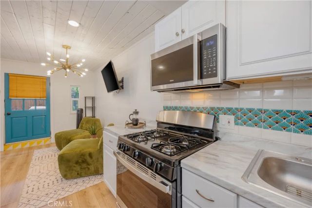 3209 Bennett Drive, Los Angeles, CA 90068