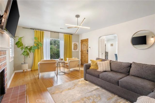 3209 Bennett Drive, Los Angeles, CA 90068