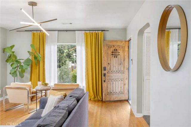 3209 Bennett Drive, Los Angeles, CA 90068