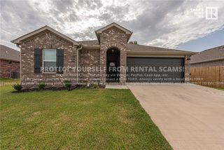 2215 S 9th Street, Rogers, AR 72758