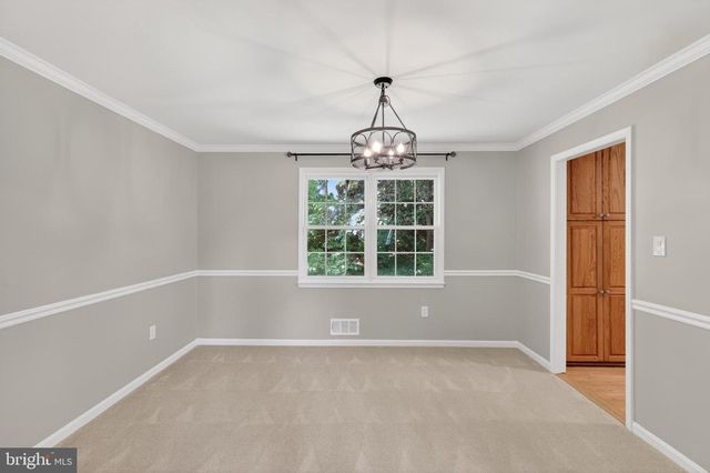 6710 SYDENSTRICKER RD, Springfield, VA 22152