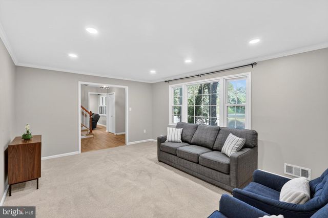 6710 SYDENSTRICKER RD, Springfield, VA 22152