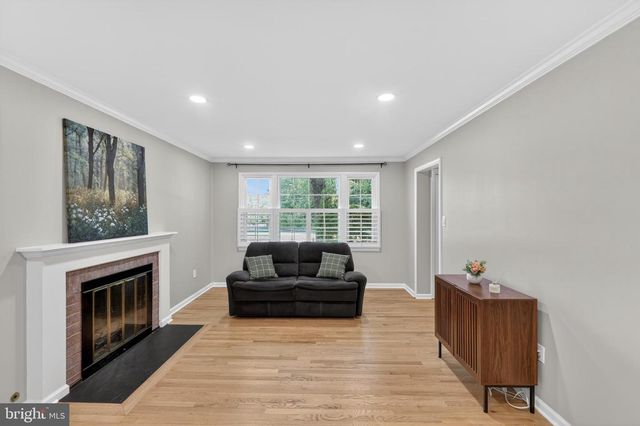6710 SYDENSTRICKER RD, Springfield, VA 22152