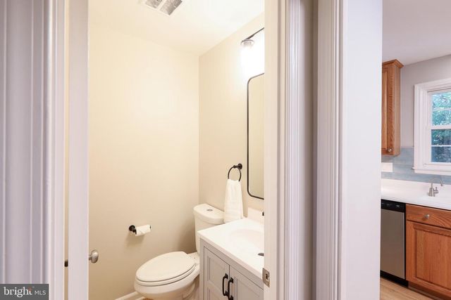 6710 SYDENSTRICKER RD, Springfield, VA 22152