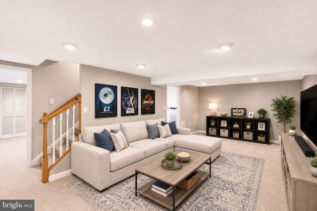 6710 SYDENSTRICKER RD, Springfield, VA 22152