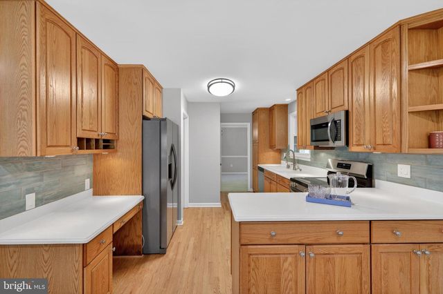 6710 SYDENSTRICKER RD, Springfield, VA 22152