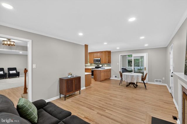6710 SYDENSTRICKER RD, Springfield, VA 22152