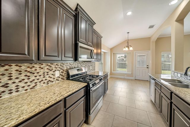 8410 Creekside Timbers Drive, Tomball, TX 77375