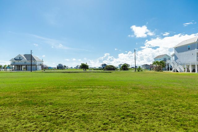 18015 Shaman Drive, Galveston, TX 77554