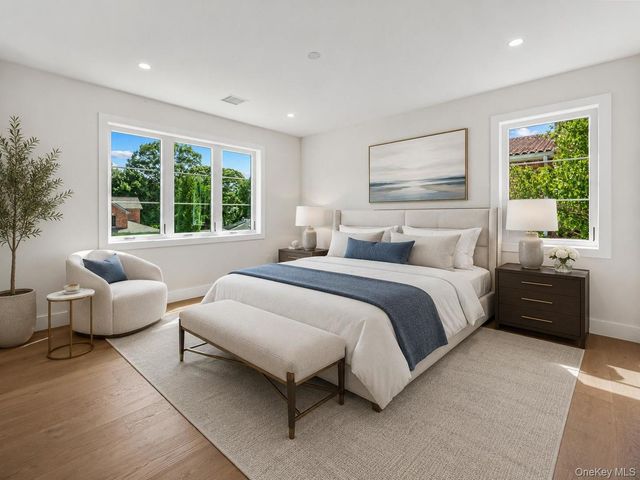 97 North Court, Roslyn Heights, NY 11577
