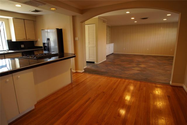 5564 Aspen Street, Bellaire, TX 77401