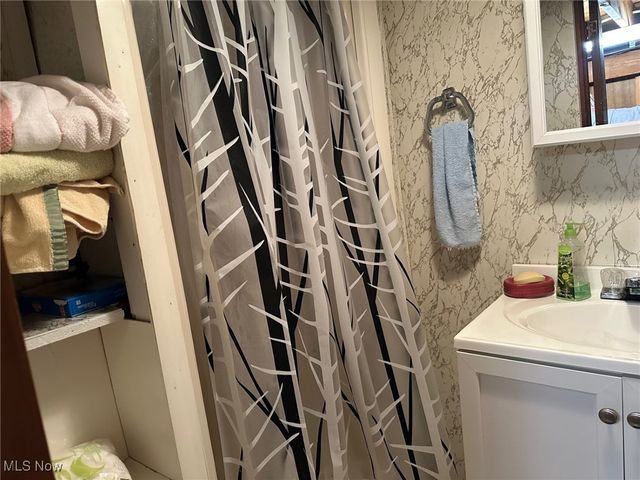 53 Central Drive, Vienna, WV 26105