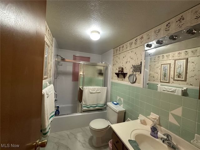 53 Central Drive, Vienna, WV 26105