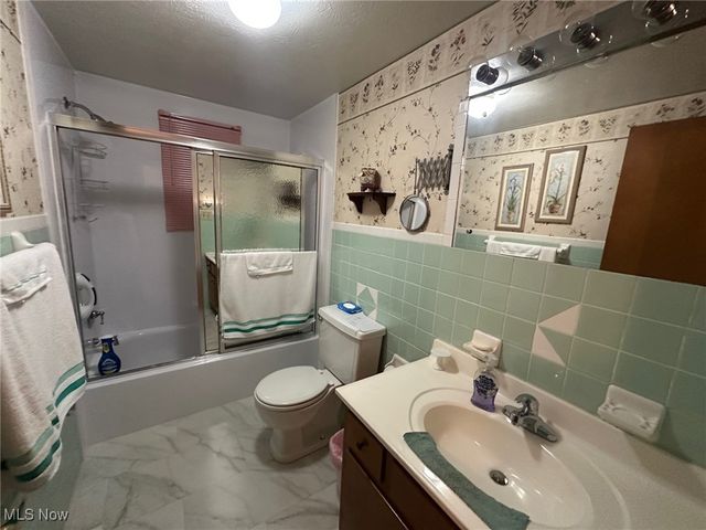 53 Central Drive, Vienna, WV 26105