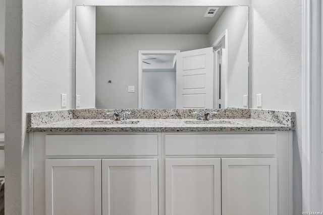 3842 Abbott Pass Unit 102, St.hedwig, TX 78152