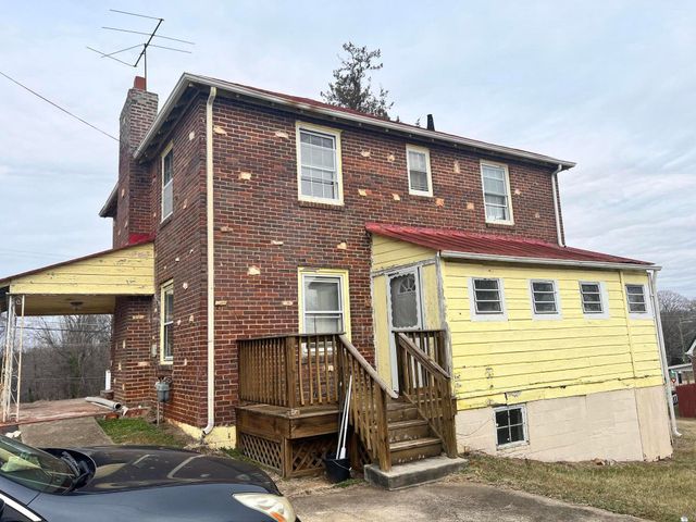 1011 Roundabout RD, Martinsville, VA 24112