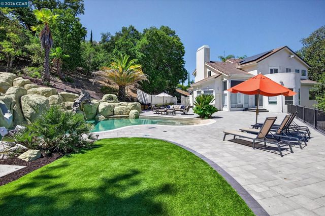 73 Blackhawk Club Ct, Danville, CA 94506