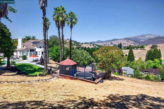 73 Blackhawk Club Ct, Danville, CA 94506