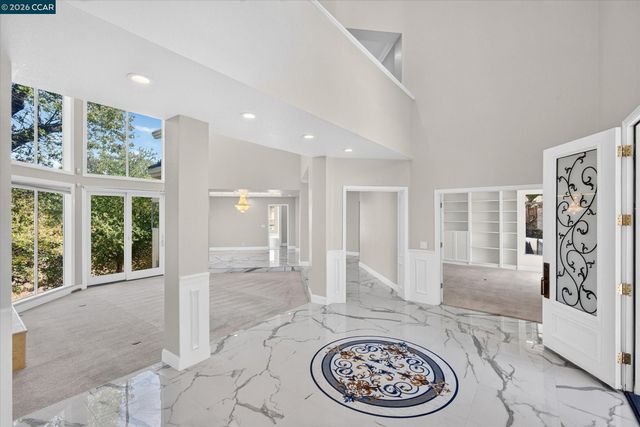 73 Blackhawk Club Ct, Danville, CA 94506