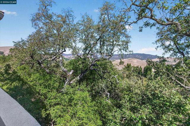 73 Blackhawk Club Ct, Danville, CA 94506