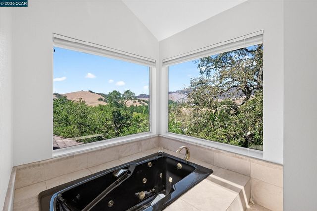 73 Blackhawk Club Ct, Danville, CA 94506