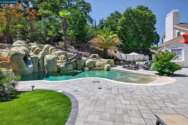 73 Blackhawk Club Ct, Danville, CA 94506