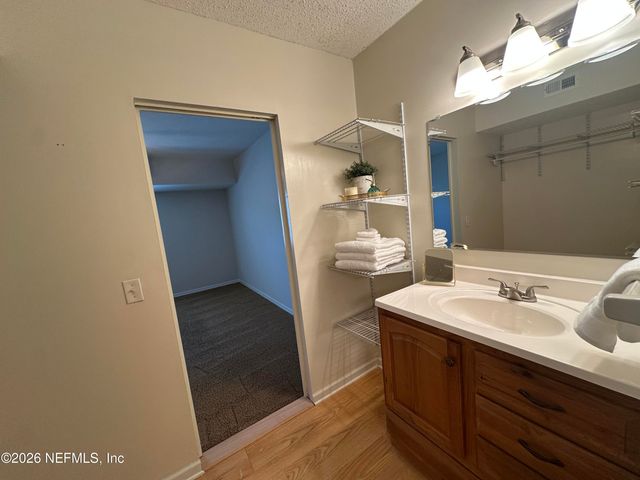 4310 PLAZA GATE Lane S 202, Jacksonville, FL 32217