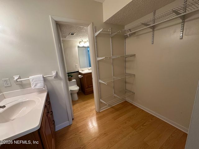 4310 PLAZA GATE Lane S 202, Jacksonville, FL 32217