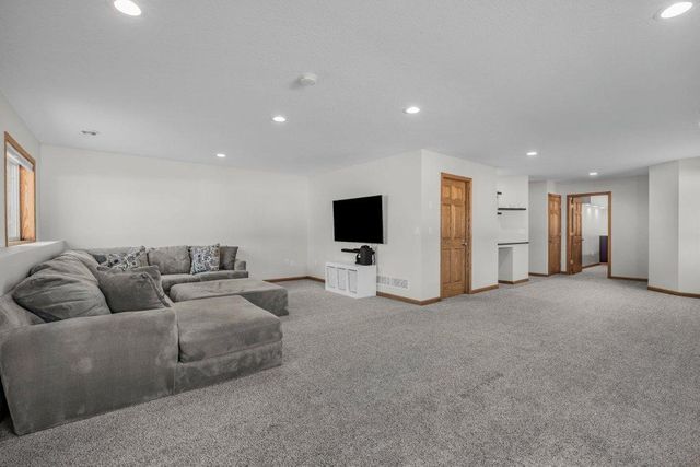 1036 Emerald Street NE, Hanover, MN 55341