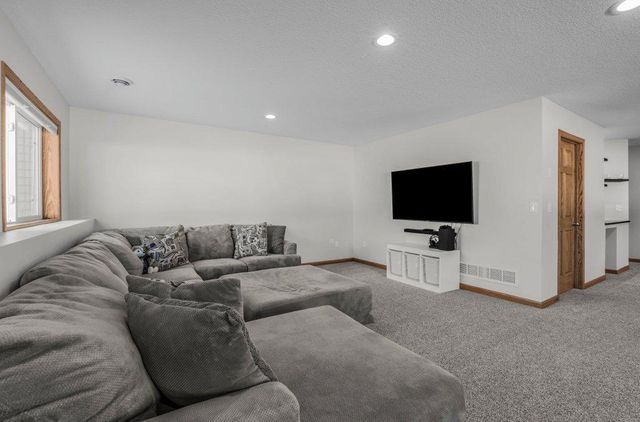 1036 Emerald Street NE, Hanover, MN 55341