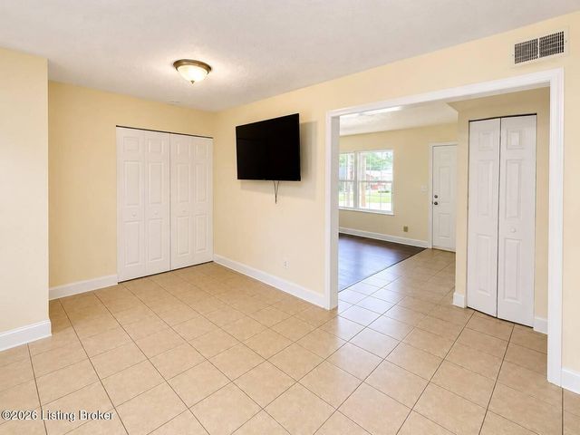 5337 Logwood Ave, Louisville, KY 40272