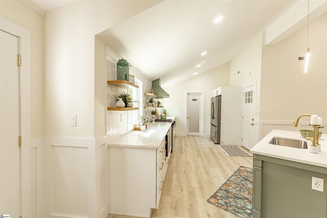 300 Hermitage Road, Greenville, SC 29615