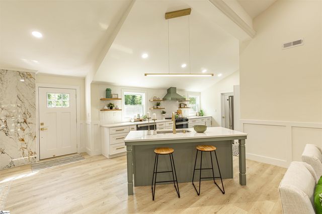 300 Hermitage Road, Greenville, SC 29615
