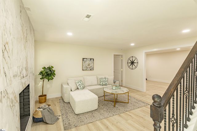 300 Hermitage Road, Greenville, SC 29615