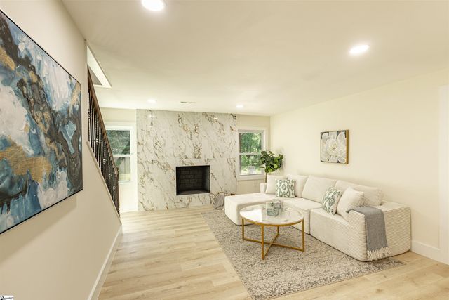 300 Hermitage Road, Greenville, SC 29615