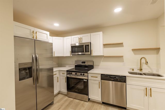 300 Hermitage Road, Greenville, SC 29615