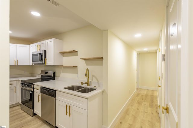 300 Hermitage Road, Greenville, SC 29615