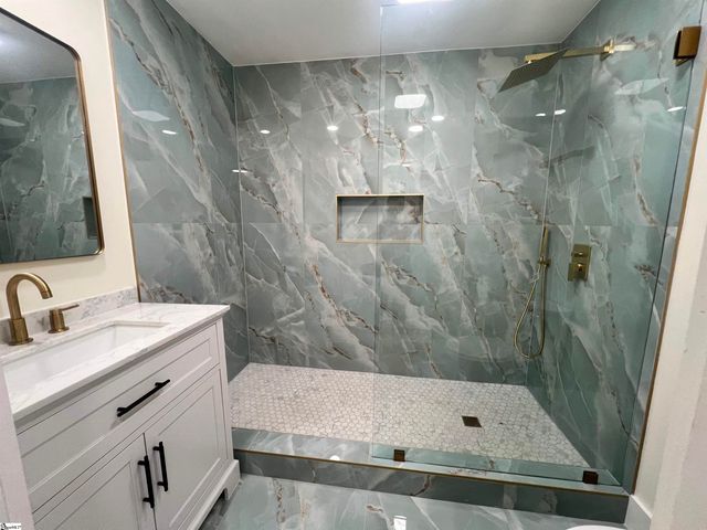 300 Hermitage Road, Greenville, SC 29615