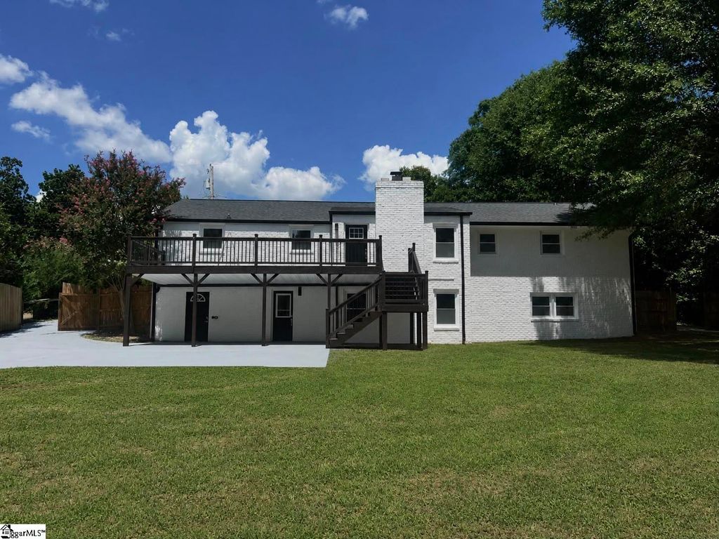300 Hermitage Road, Greenville, SC 29615