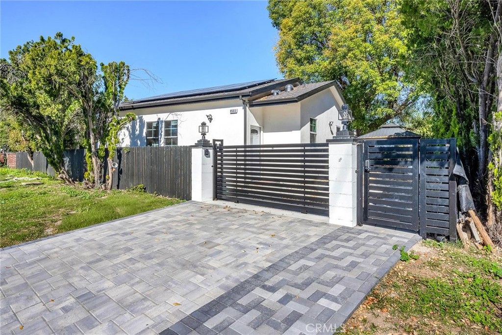 8503 Louise, Sherwood Forest, CA 91325