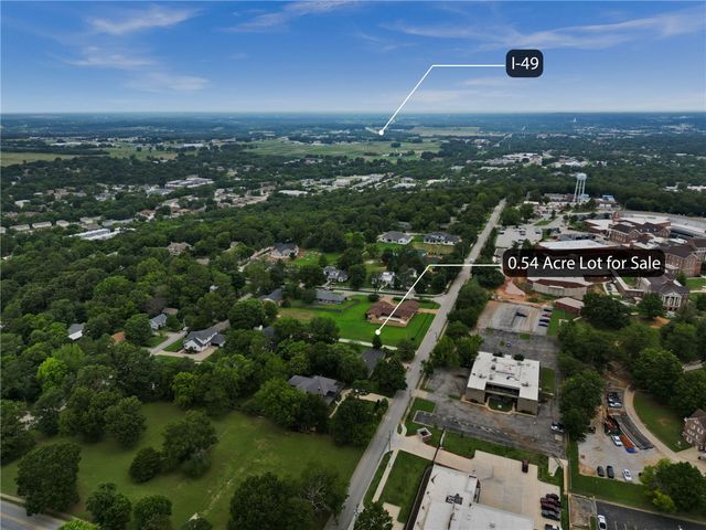 1277 N Woolsey, Fayetteville, AR 72703