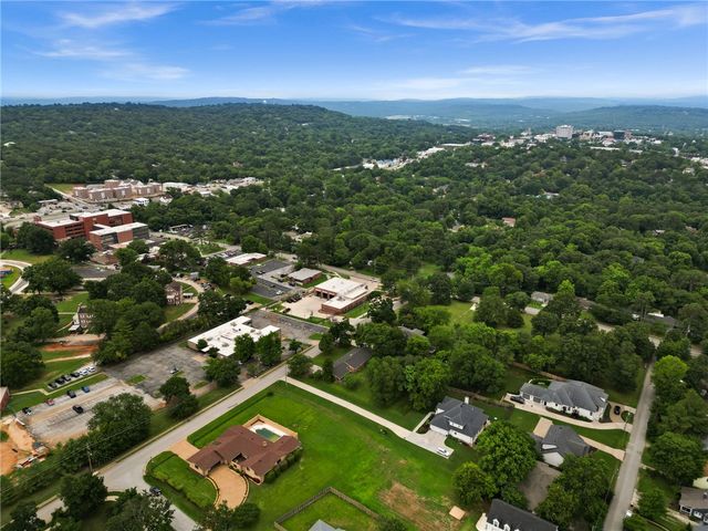 1277 N Woolsey, Fayetteville, AR 72703