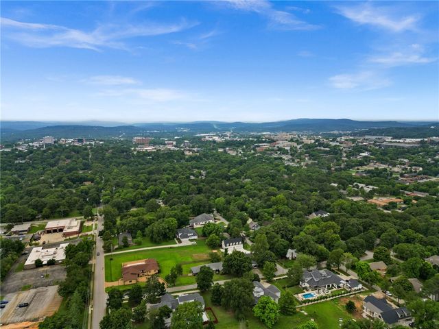 1277 N Woolsey, Fayetteville, AR 72703