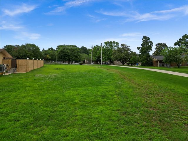 1277 N Woolsey, Fayetteville, AR 72703