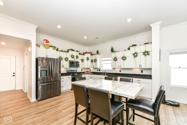 1689 N Sailboat Drive, Greenfield, IN 46140