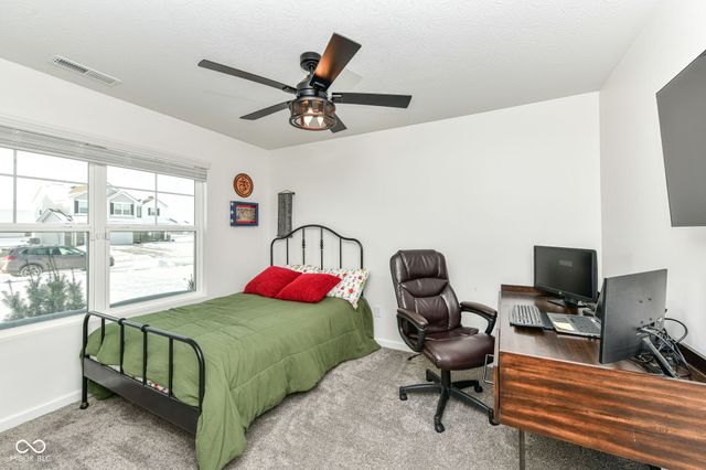 1689 N Sailboat Drive, Greenfield, IN 46140